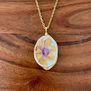 Aranyozott medál - mentett francia porcelán darabok - virágos medál vagy nyaklánc - ékszer - nyaklánc - medálos nyaklánc - Meska.hu