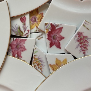 Aranyozott medál - mentett francia porcelán darabok - virágos medál vagy nyaklánc - ékszer - nyaklánc - medálos nyaklánc - Meska.hu