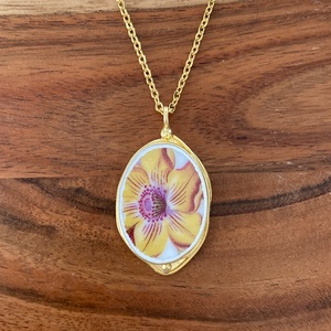 Aranyozott medál - mentett francia porcelán darabok - virágos medál vagy nyaklánc - ékszer - nyaklánc - medálos nyaklánc - Meska.hu