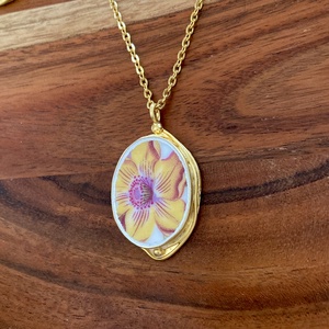 Aranyozott medál - mentett francia porcelán darabok - virágos medál vagy nyaklánc, Ékszer, Nyaklánc, Medálos nyaklánc, Ékszerkészítés, Mozaik, MESKA