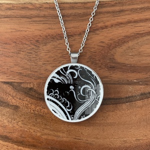 Mentett porcelán darabok - grafikus medálos nyaklánc - nemesacél, Ékszer, Nyaklánc, Medálos nyaklánc, Mozaik, Ékszerkészítés, MESKA