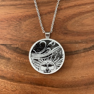 Mentett porcelán darabok - napfény medálos nyaklánc - nemesacél, Ékszer, Nyaklánc, Medálos nyaklánc, Mozaik, Ékszerkészítés, MESKA