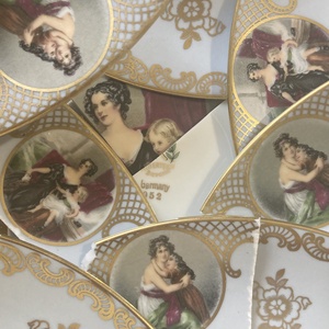 Aranyozott medál - mentett porcelán darabok, anya-lánya medál vagy nyaklánc - ékszer - nyaklánc - medálos nyaklánc - Meska.hu