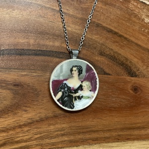 Mentett porcelán darabok, anya-lánya ölelés nagy medálos nyaklánc - nemesacél - ékszer - nyaklánc - medálos nyaklánc - Meska.hu