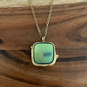 Aranyozott eozinos medál - mentett porcelán darabok - négyzetes medál vagy nyaklánc - ékszer - nyaklánc - medálos nyaklánc - Meska.hu