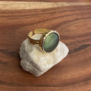 Eozinos aranyozott gyűrű - mentett porcelán darabokból - eozin mázas, állítható - ékszer - gyűrű - statement gyűrű - Meska.hu