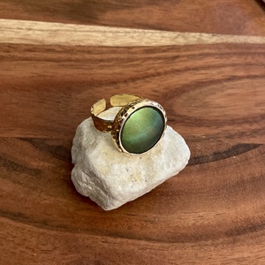 Eozinos aranyozott gyűrű - mentett porcelán darabokból - eozin mázas, állítható - ékszer - gyűrű - statement gyűrű - Meska.hu