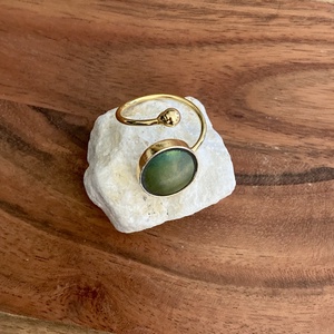 Eozinos aranyozott gyűrű - mentett porcelán darabok, állítható - ékszer - gyűrű - kerek gyűrű - Meska.hu