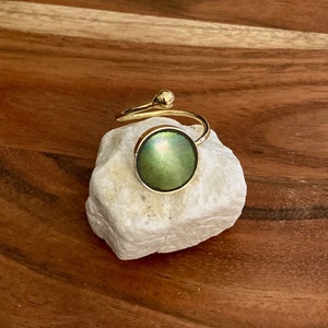 Eozinos aranyozott gyűrű - mentett porcelán darabok, állítható - ékszer - gyűrű - kerek gyűrű - Meska.hu