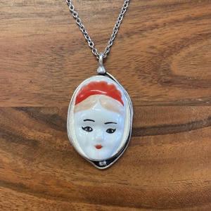 RITKA DARAB - Mentett porcelán darabok - lány, női arc medálos nyaklánc - ékszer - nyaklánc - medálos nyaklánc - Meska.hu