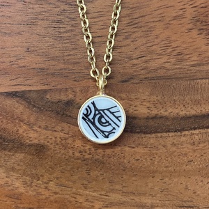 Aranyozott pici medál - mentett porcelán darabok - grafikus medál vagy nyaklánc - Meska.hu