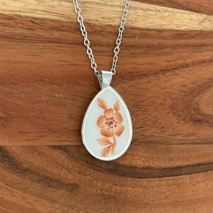 Mentett porcelán darabok - narancs virágos nyaklánc - nemesacél csepp medálos - ékszer - nyaklánc - medálos nyaklánc - Meska.hu