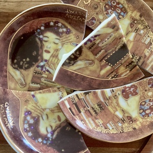 Aranyozott medál - mentett porcelán darabok - Csók medál vagy nyaklánc - ékszer - nyaklánc - medálos nyaklánc - Meska.hu