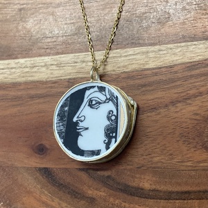 RITKA DARAB - Mentett porcelán darabok, női arc medál vagy nyaklánc - ékszer - nyaklánc - medálos nyaklánc - Meska.hu