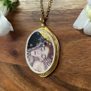 Aranyozott medál - mentett porcelán darabok -  csók medál vagy nyaklánc - ékszer - nyaklánc - medálos nyaklánc - Meska.hu