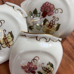 Mentett porcelán darabok - nemesacél pillangós, virágos medálos nyaklánc - ékszer - nyaklánc - medálos nyaklánc - Meska.hu