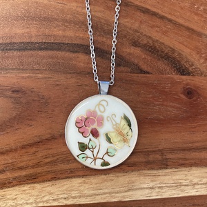 Mentett porcelán darabok - nemesacél pillangós, virágos medálos nyaklánc - ékszer - nyaklánc - medálos nyaklánc - Meska.hu