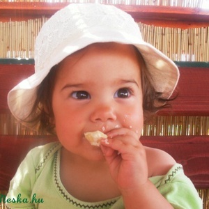 Nyers molinó kalap, vert-csipke díszítéssel.  -  - Meska.hu