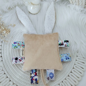 Nyuszis cimkepárna kisfiúknak - baba - mama - baba játékok - csörgő - Meska.hu