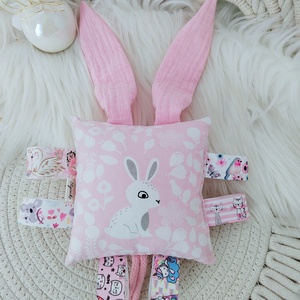 Nyuszis cimkepárna csörgővel.  - baba - mama - baba játékok - babakocka - Meska.hu