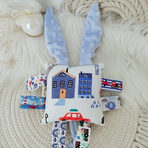 Kék mintás cimkepárna csörgővel  - baba - mama - baba játékok - babakocka - Meska.hu