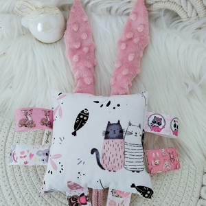 Púder cicás cimkepárna csörgővel  - baba - mama - baba játékok - babakocka - Meska.hu