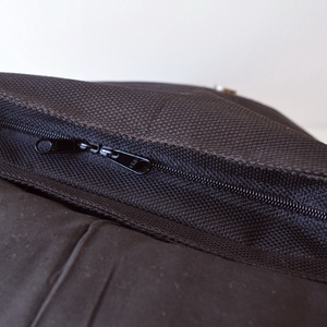Fekete karbon mintázatú vízlepergető hátizsák épület mintával - táska & tok - hátizsák - hátizsák - Meska.hu