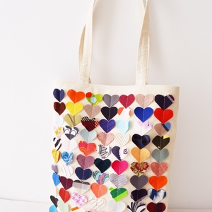 Bézs táska szivárvány szivekkel - táska & tok - kézitáska & válltáska - válltáska - Meska.hu