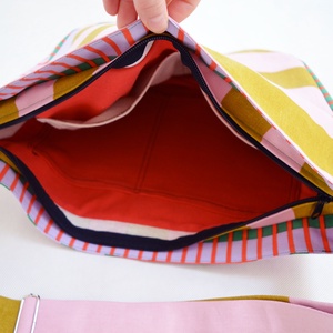 Válltáska / Oldaltáska / Biciklis táska absztrakt csíkos - táska & tok - kézitáska & válltáska - vállon átvethető táska - Meska.hu Válltáska / Oldaltáska / Biciklis táska absztrakt csíkos - táska & tok - kézitáska & válltáska - vállon átvethető táska - Meska.hu