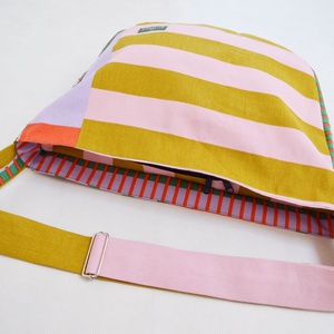 Válltáska / Oldaltáska / Biciklis táska absztrakt csíkos - táska & tok - kézitáska & válltáska - vállon átvethető táska - Meska.hu Válltáska / Oldaltáska / Biciklis táska absztrakt csíkos - táska & tok - kézitáska & válltáska - vállon átvethető táska - Meska.hu