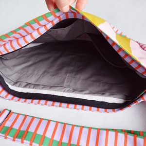 Válltáska / Oldaltáska / Biciklis táska absztrakt csíkos - táska & tok - kézitáska & válltáska - vállon átvethető táska - Meska.hu