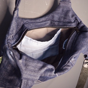 Molylepke válltáska / kézitáska fekete valódi bőr pántokkal - táska & tok - kézitáska & válltáska - válltáska - Meska.hu