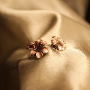 Barna virág fülbevaló - ékszer - fülbevaló - fülékszer - Meska.hu