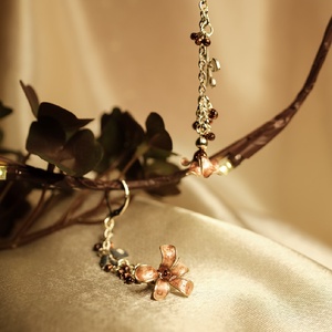 Barna lógós fülbevaló - ékszer - fülbevaló - lógó fülbevaló - Meska.hu