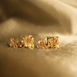 Arany virág fülbevaló - ékszer - fülbevaló - lógó fülbevaló - Meska.hu