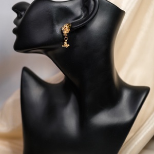 Arany virág fülbevaló - ékszer - fülbevaló - lógó fülbevaló - Meska.hu