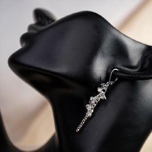 Apró üvegvirág hatású lógós fülbevaló - ékszer - fülbevaló - lógó fülbevaló - Meska.hu