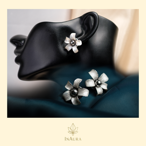 Gyöngyház fehér virág fülbevaló, Esküvő, Ékszer, Fülbevaló, Ékszerkészítés, MESKA