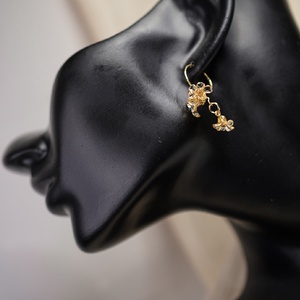 Arany színű fürtös karika fülbevaló - ékszer - fülbevaló - karika fülbevaló - Meska.hu