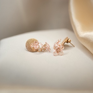 Rózsaszín üvegvirág hatású fülbevaló - ékszer - fülbevaló - lógó fülbevaló - Meska.hu