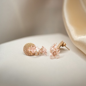 Rózsaszín üvegvirág hatású fülbevaló - ékszer - fülbevaló - lógó fülbevaló - Meska.hu