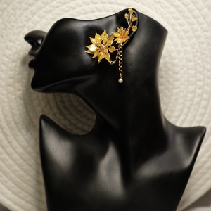 Arany virág hatású dupla bemenetes fülbevaló - ékszer - fülbevaló - fülékszer - Meska.hu