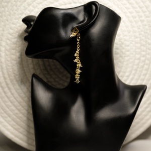 Arany színű, üvegvirág hatású hátulról lógós fülbevaló - ékszer - fülbevaló - lógó fülbevaló - Meska.hu