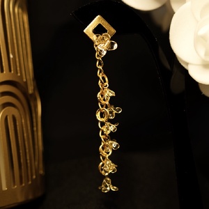 Arany színű, üvegvirág hatású hátulról lógós fülbevaló - ékszer - fülbevaló - lógó fülbevaló - Meska.hu