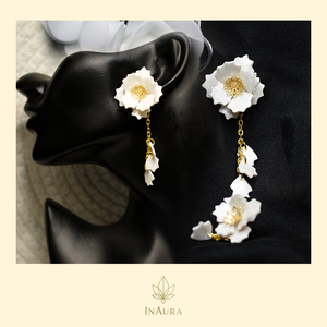Fehér pipacs asszimetrikus lógós fülbevaló - Meska.hu