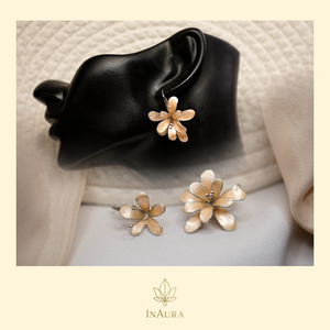 Bézs virág designer asszimetrikus fülbevaló - Meska.hu