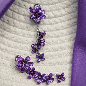 Lila virágos lógós fülbevaló - ékszer - fülbevaló - lógó fülbevaló - Meska.hu