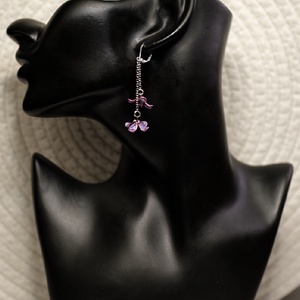 Lila csillogó virágos lógós fülbevaló - ékszer - fülbevaló - lógó fülbevaló - Meska.hu