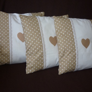 Barna alapú szivecskés párna - otthon & életmód - lakástextil - párna & párnahuzat - Meska.hu