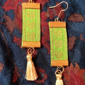 Zöld rojtos fülbevaló  - Meska.hu